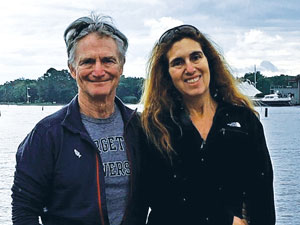 Jennifer Manner ’86 and Dr. Eric Glasgow Jennifer Manner ’86 and Dr. Eric Glasgow